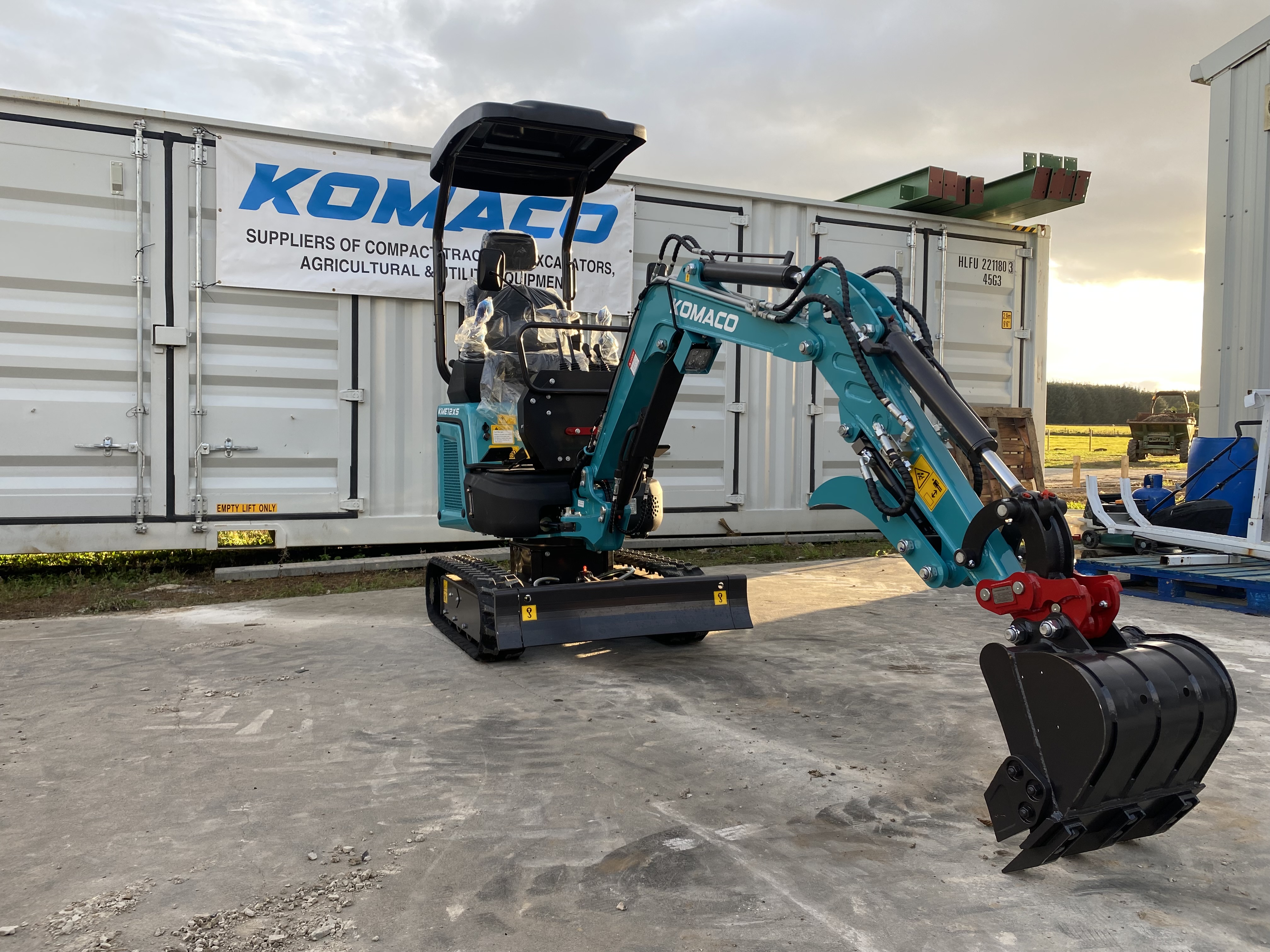 Komaco KME-12XS Excavator - Komaco Compact Machinery Company