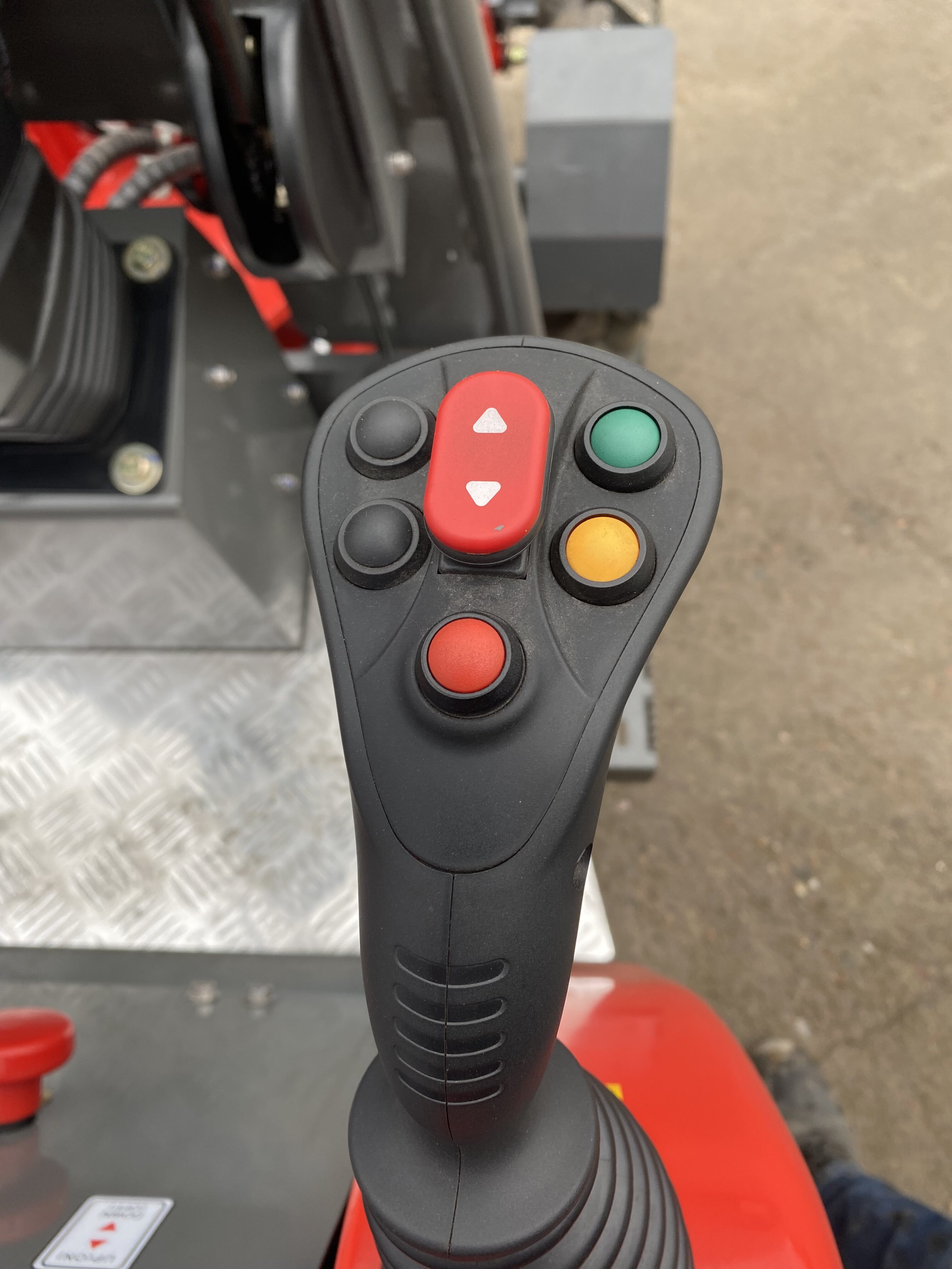 Komaco KEL05 EV Mini Loader - Komaco Compact Machinery Company